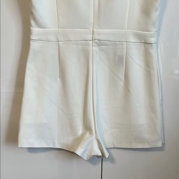 BCBGMaxAzria NWOT Mackensie Cream Sleeveless Asymmetric Skort Romper, Size 10 - Picture 8 of 12